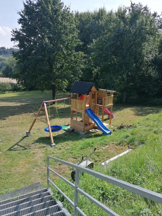 Schuhmann Mit Wintergarten Und Garten Therme Aquapulco Und Ikuna Erlebnispark, Zoo Schmiding 20 Min Mit Auto Entfernt Ab 3 Naechte Buchbar * Hinzenbach