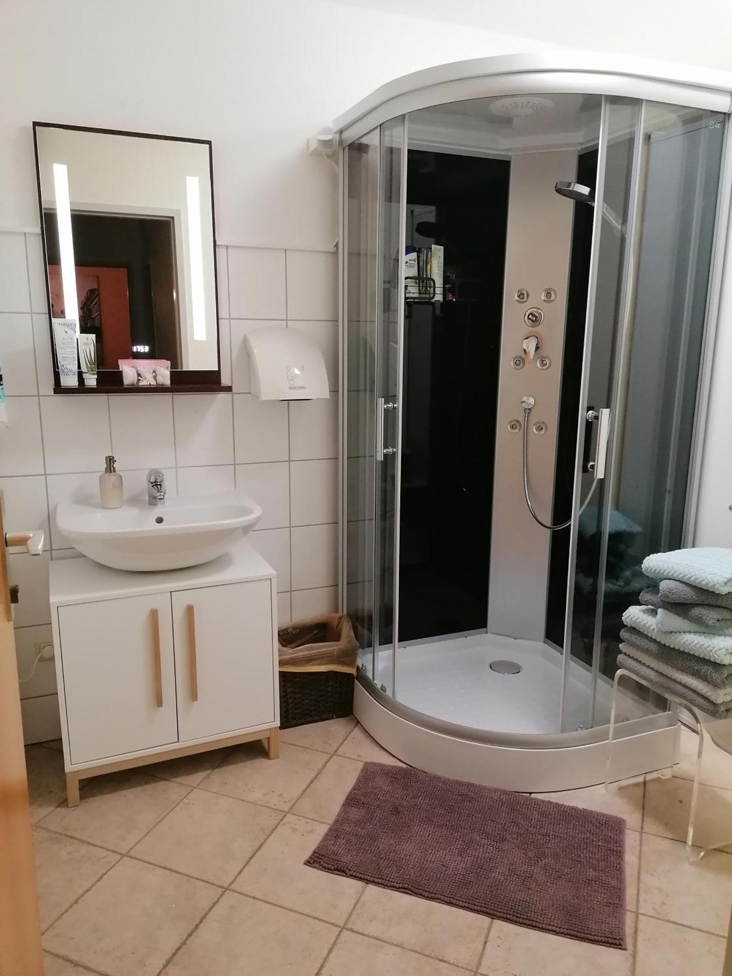 Apartamento Schuhmann Mit Wintergarten Und Garten Therme Aquapulco Und Ikuna Erlebnispark, Zoo Schmiding 20 Min Mit Auto Entfernt Ab 3 Naechte Buchbar