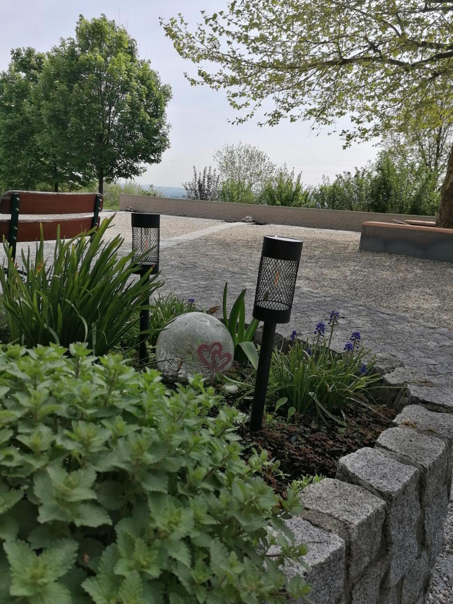 Schuhmann: Garden Retreat Near Thermal & Adventure Parks Apartment
